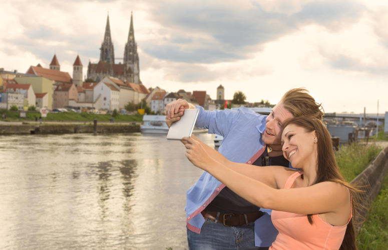 Domkulisse an der Donau in Regensburg